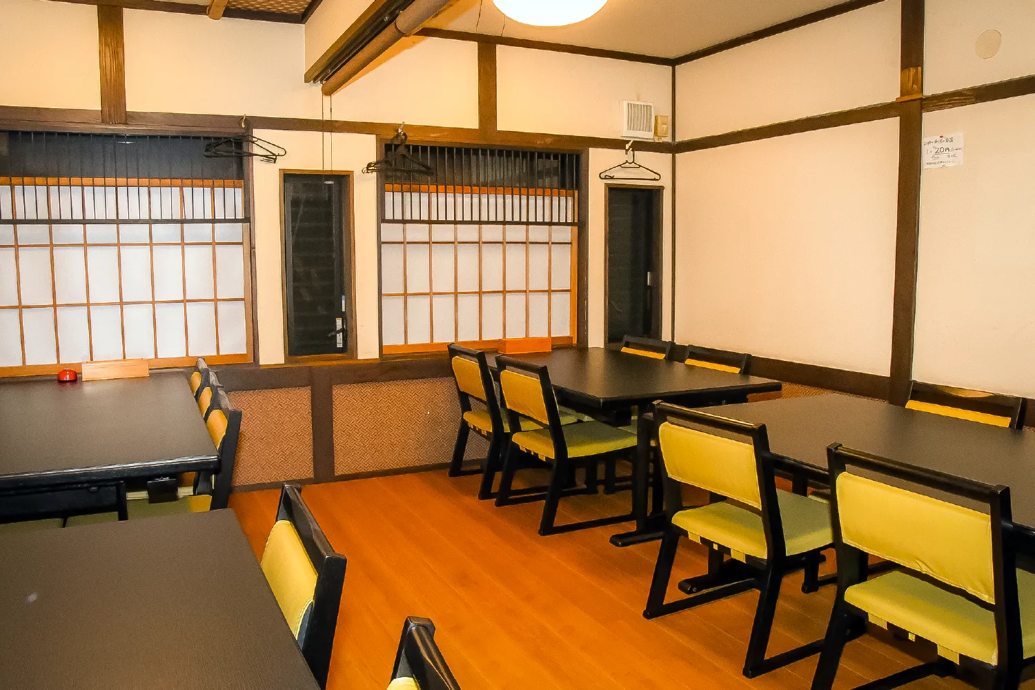 まる勝(まるまさ|〇勝)1階内装